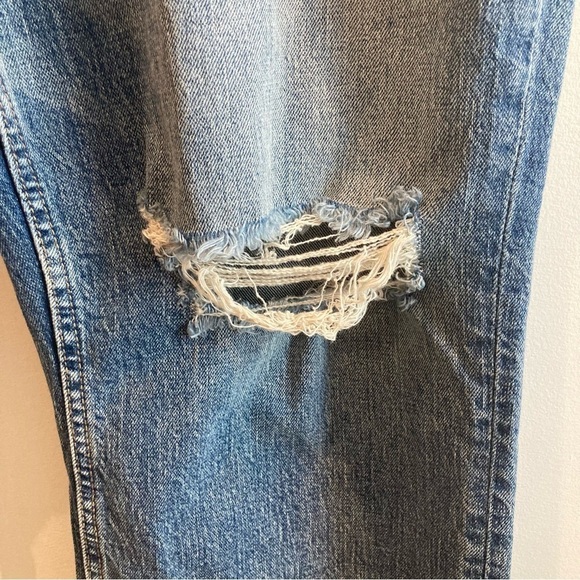 SILVER JEANS  Sz 16 x 28 Mom High Rise Style Torn Ripped Knee Mid-Wash Je… - Picture 2 of 11